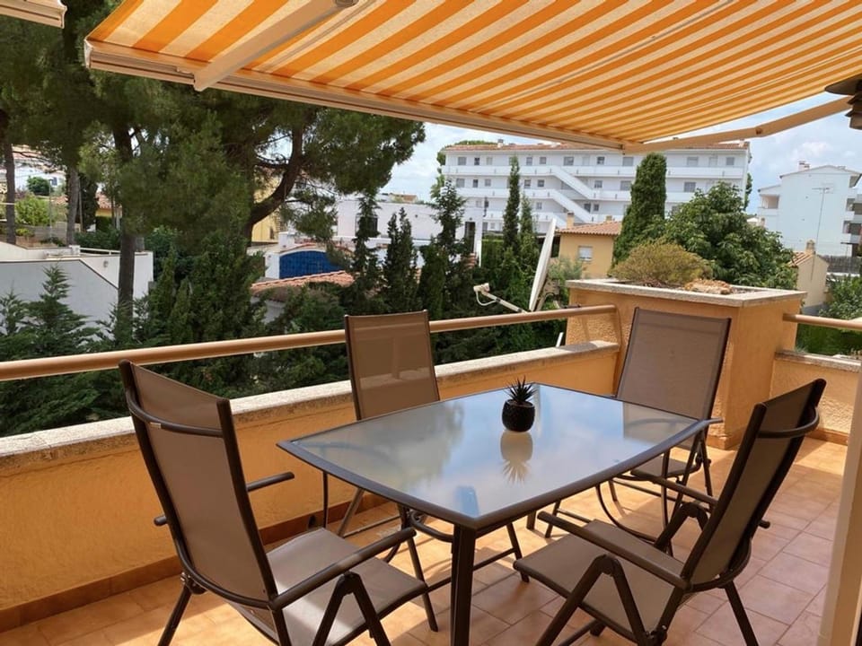 Off site, Winter, Summer, Balcony/Terrace