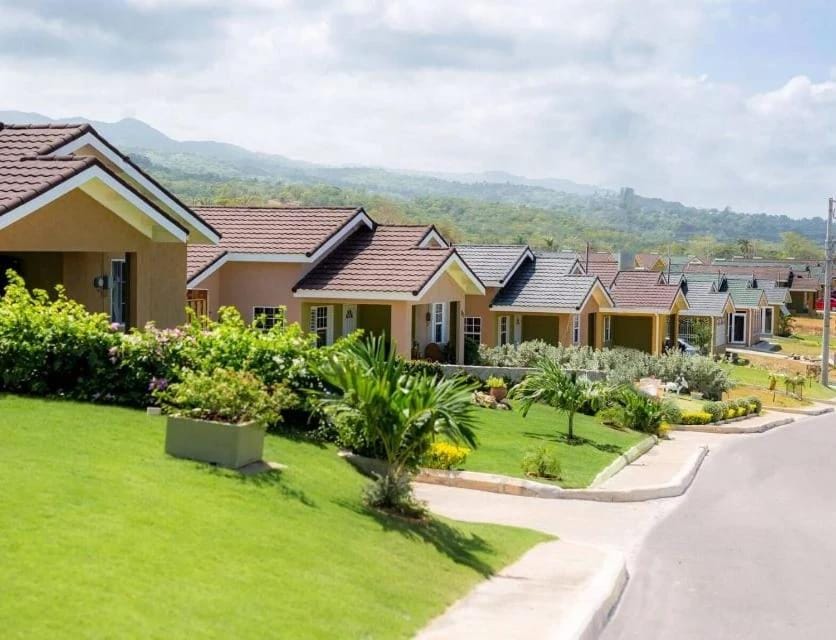 Property building, Neighbourhood, Natural landscape, Street view