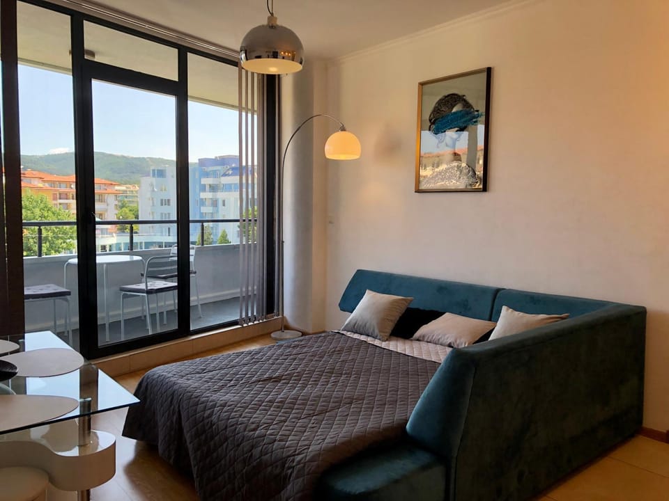 Bed, Living room, Photo of the whole room, Bedroom