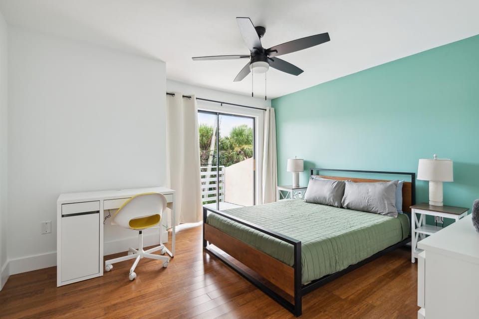 Bed, Photo of the whole room, Bedroom, fireplace