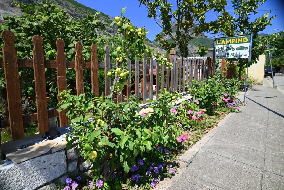 Kulla e Vjeter (Bar Restaurant, Guesthouse, Parking and Camping) Bed and Breakfast in Montenegro