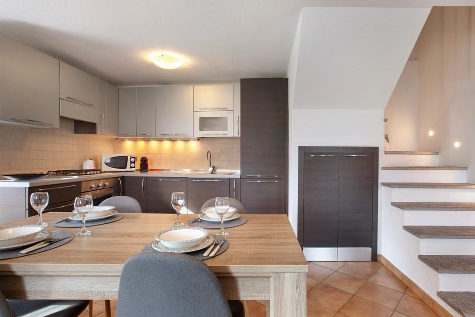 Property building, Kitchen or kitchenette, Living room