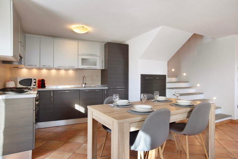 Property building, Kitchen or kitchenette, Living room