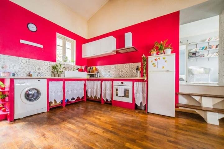 Appartement rouge avec jardin Apartment in Nouvelle-Aquitaine