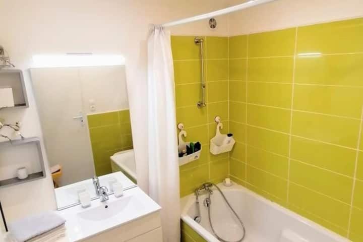 Appartement rouge avec jardin Apartment in Nouvelle-Aquitaine