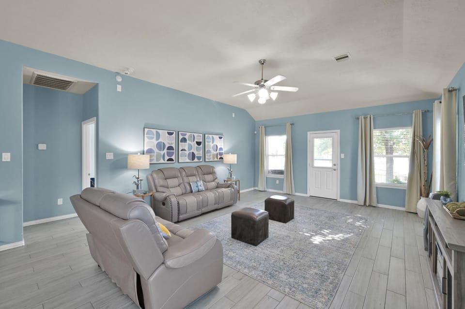 TV and multimedia, Living room, Seating area, fireplace
