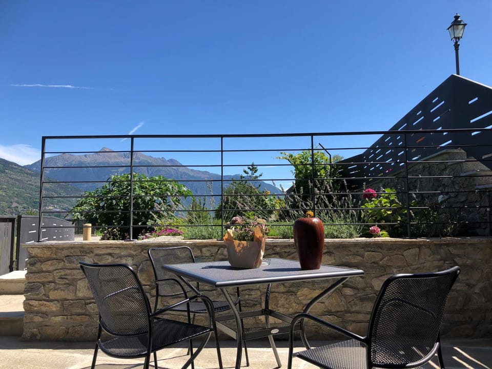 Balcony/Terrace, Garden view, Mountain view