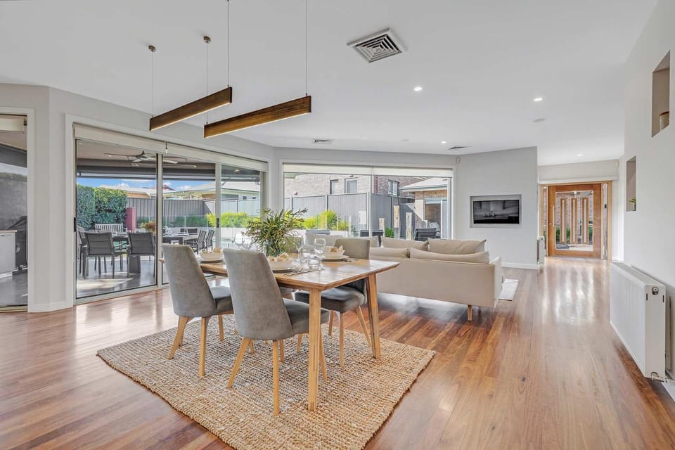 Living room, Dining area