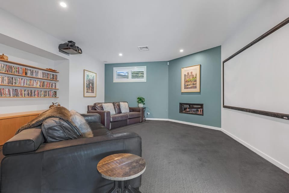 TV and multimedia, Seating area