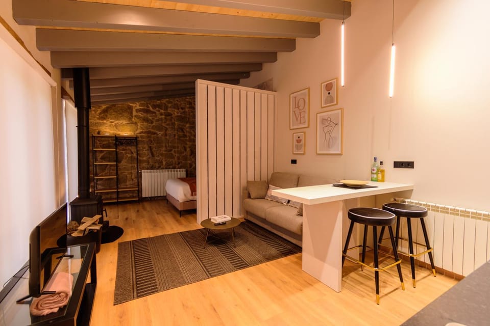 Bed, Living room, Photo of the whole room, Dining area