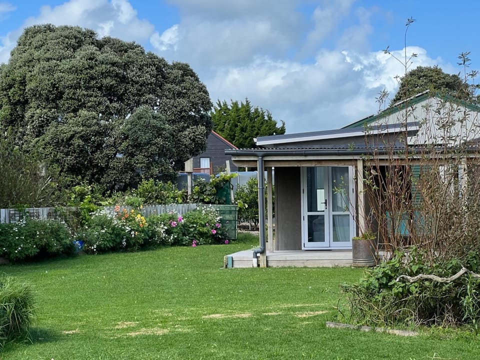 @Taradise-Opunake - eco-friendly Coastal hideaway Apartment in Taranaki, New Zealand