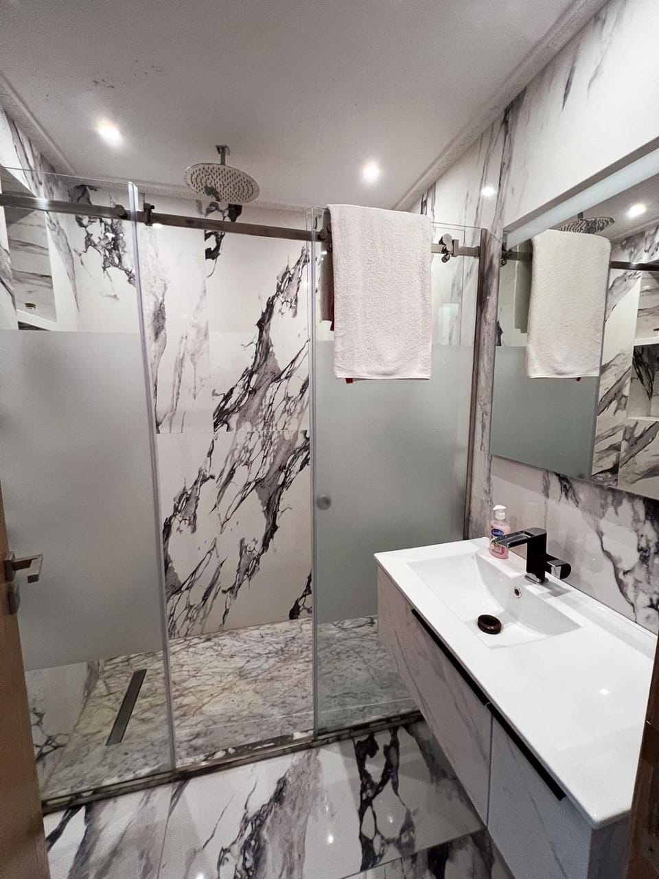 Luxury 3BR En-Suite Panoramic view & Terrace in Malabata Apartment in Tangier