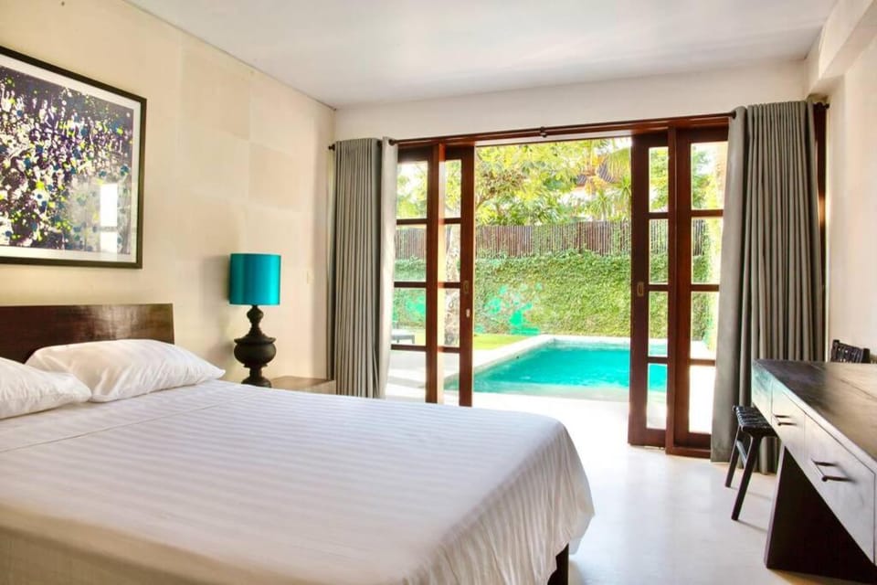 Bed, Photo of the whole room, Bedroom, Pool view