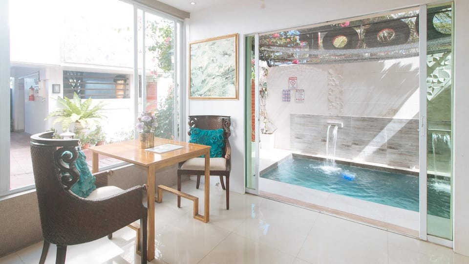 Seating area, Pool view