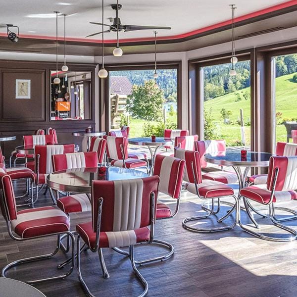 Restaurant/places to eat, Lounge or bar