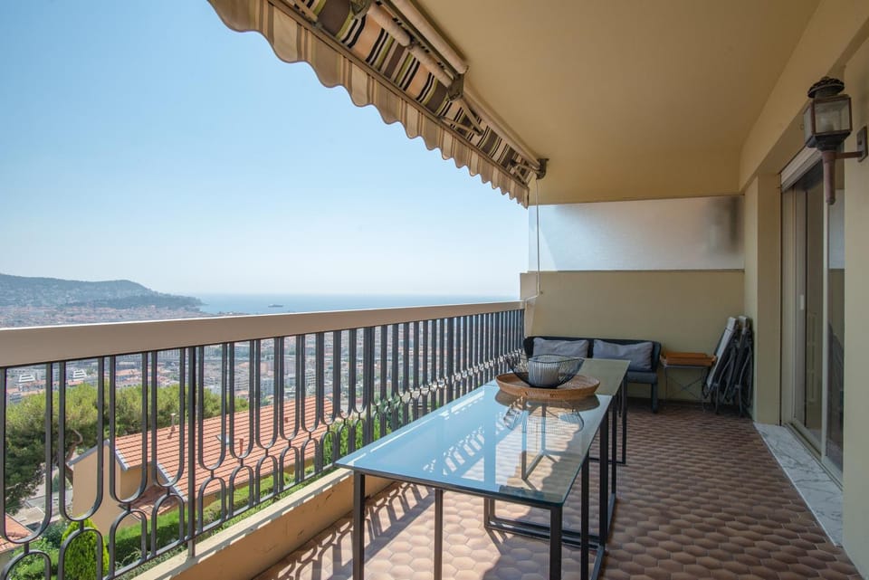 3 pièces vue mer et piscine quartier Parc Impérial Apartment in Nice