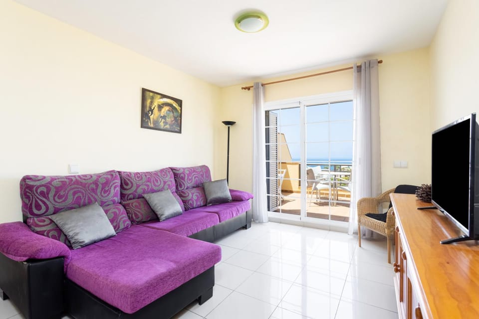 TV and multimedia, Balcony/Terrace, Living room, Lounge or bar, Seating area, Sea view