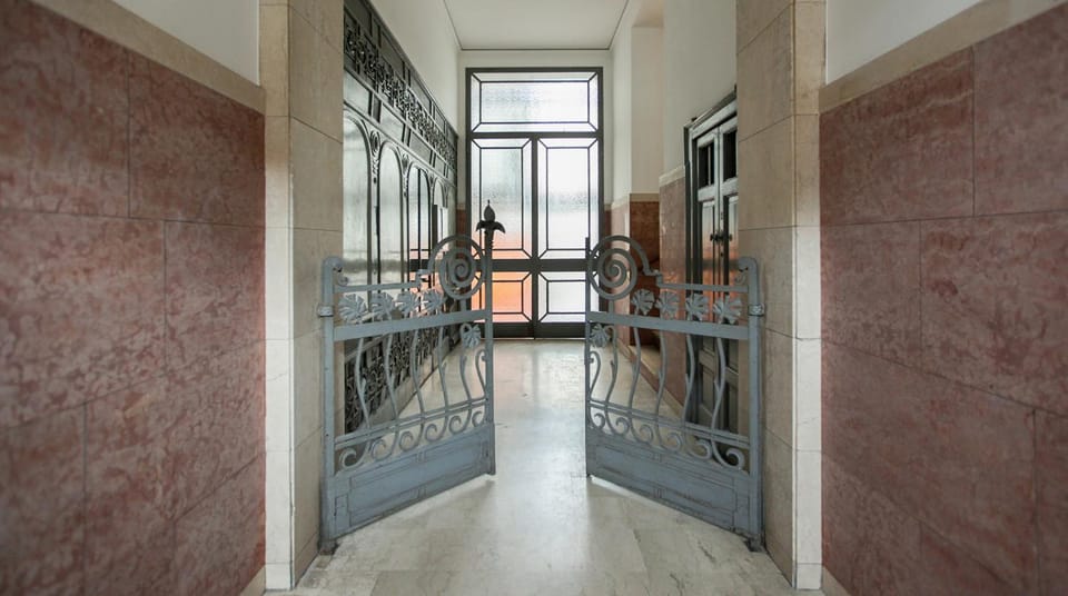 Facade/entrance, Inner courtyard view