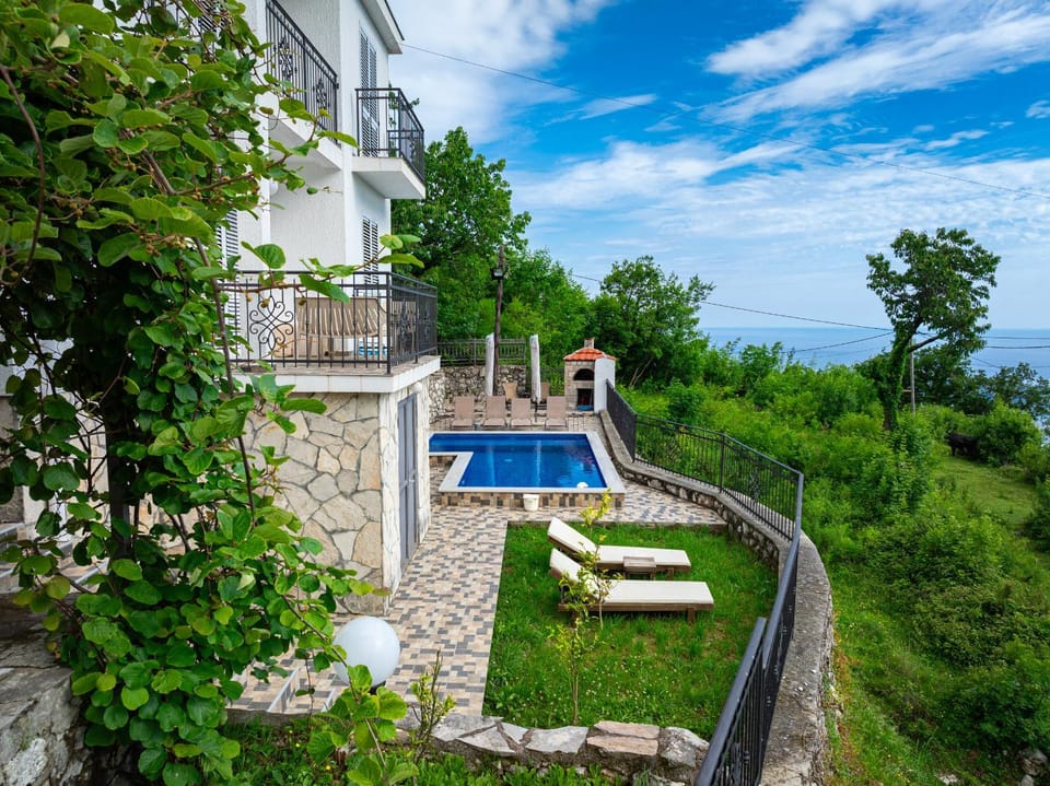 Day, Natural landscape, Garden, Garden view, Pool view, Sea view, Swimming pool, sunbed