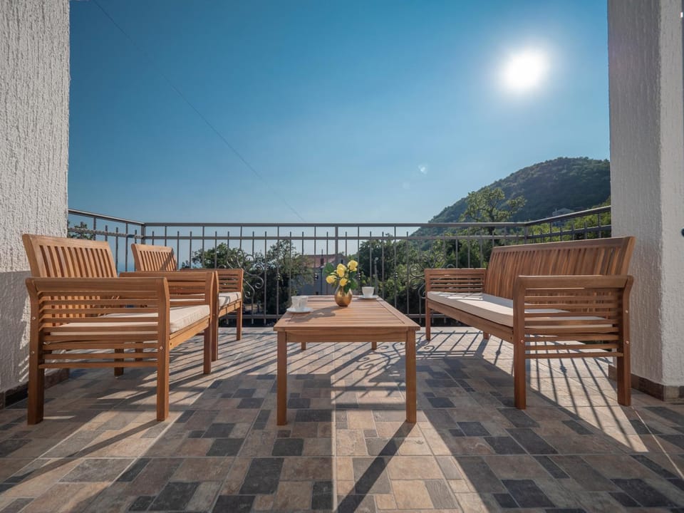 Patio, Balcony/Terrace, Mountain view