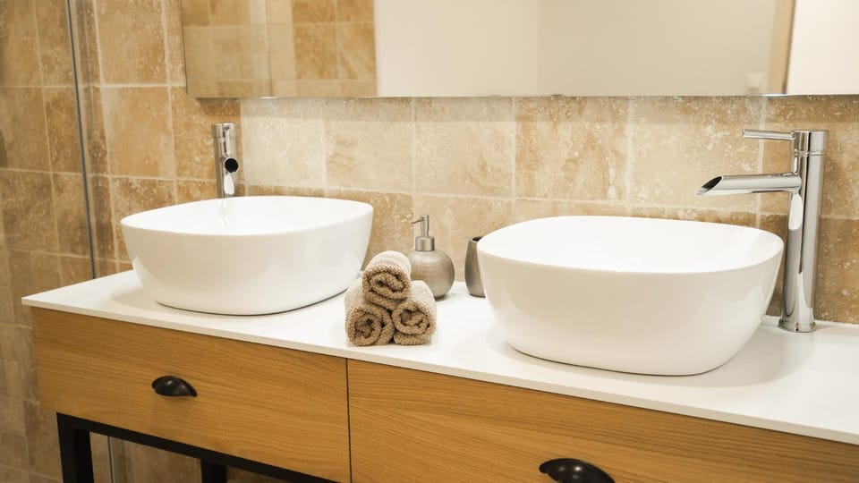 Bathroom, towels