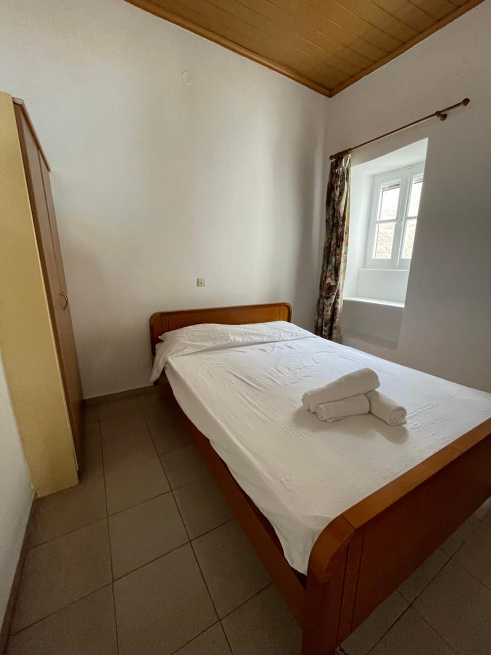 KROISSOS Hotel in Decentralized Administration of the Aegean