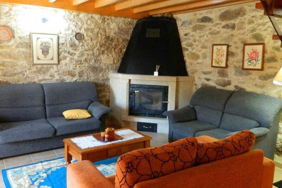 Casa Crina Casa restaurada con finca grande House in Galicia