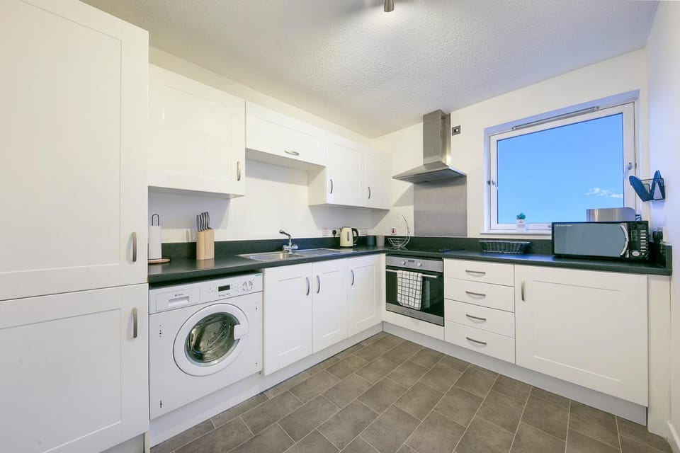 Coffee/tea facilities, Kitchen or kitchenette, microwave, oven, washing machine