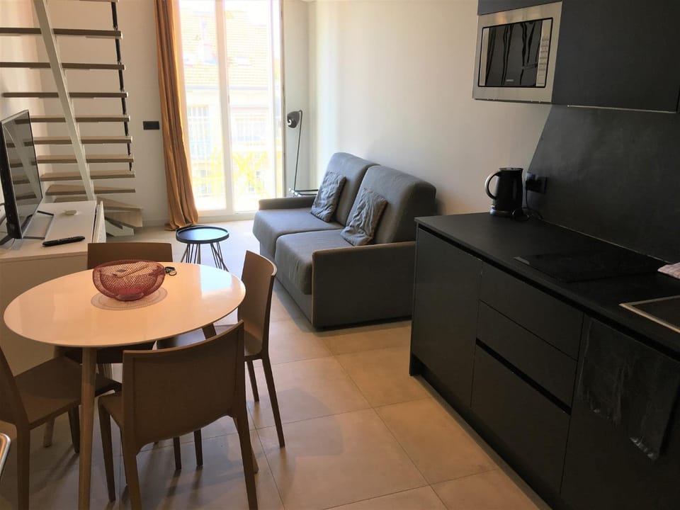 Duplex balcon centre mer 502 Apartment in Nice