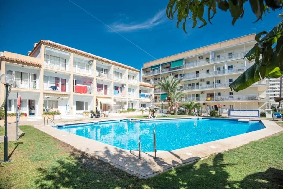 Property building, Swimming pool, Swimming pool