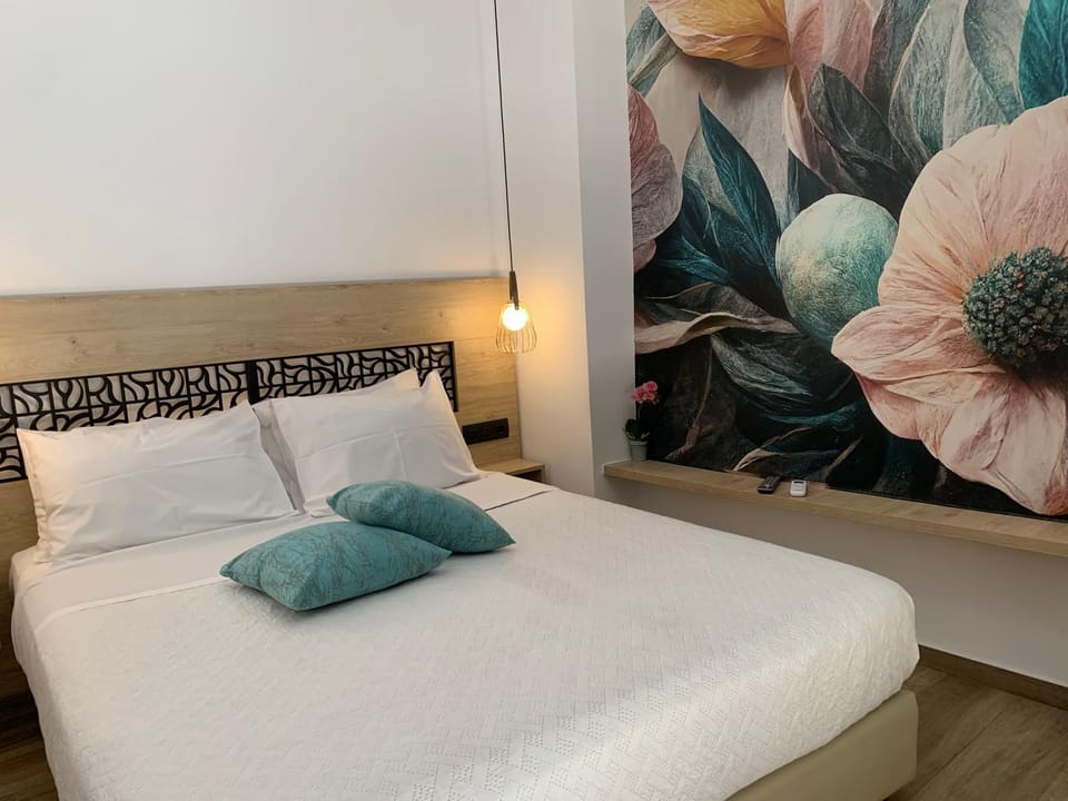 Bed, Photo of the whole room, Decorative detail, Bedroom
