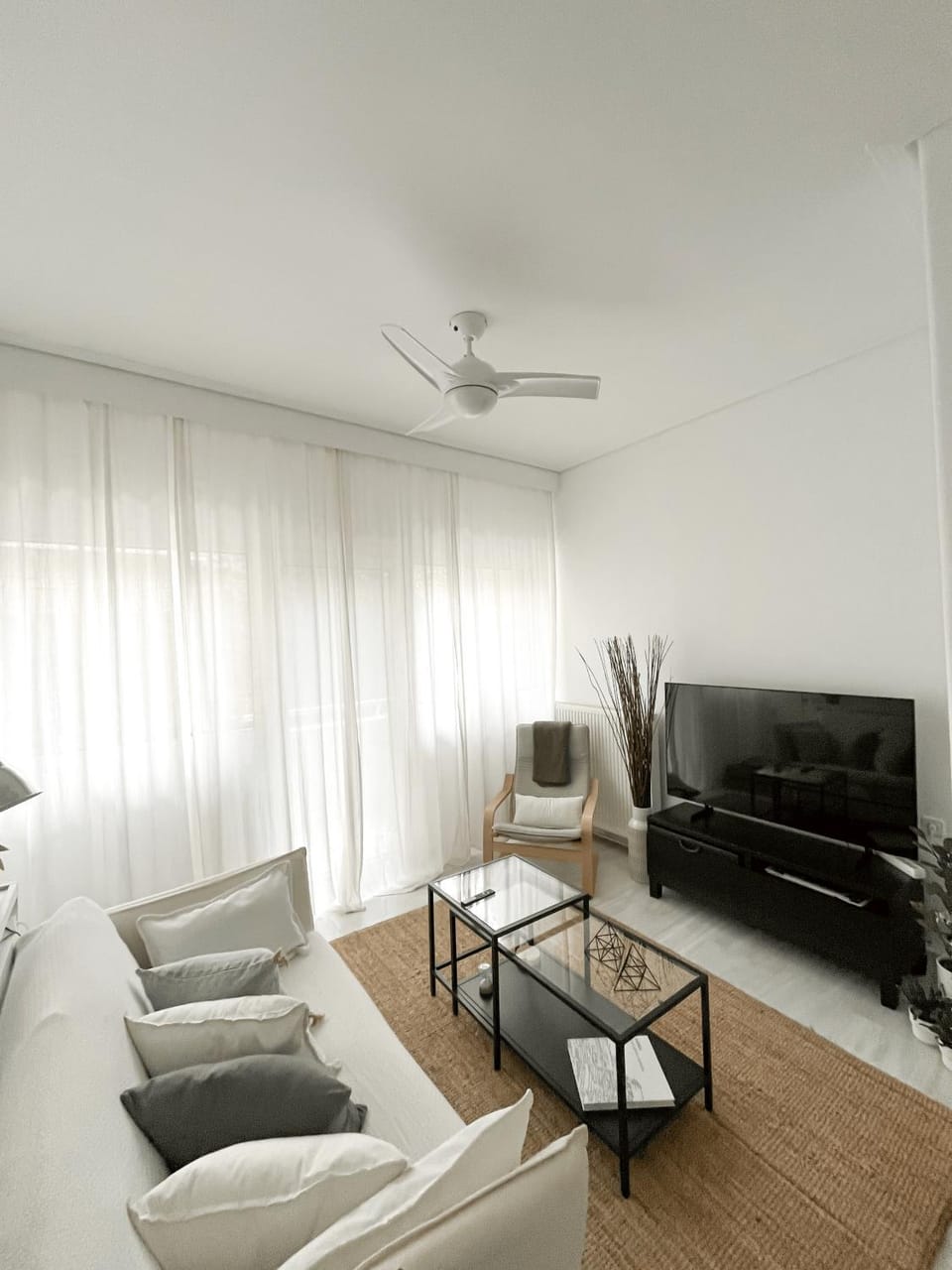 TV and multimedia, Living room, Evening entertainment