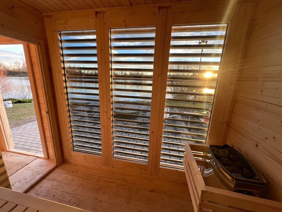 Sauna, Lake view