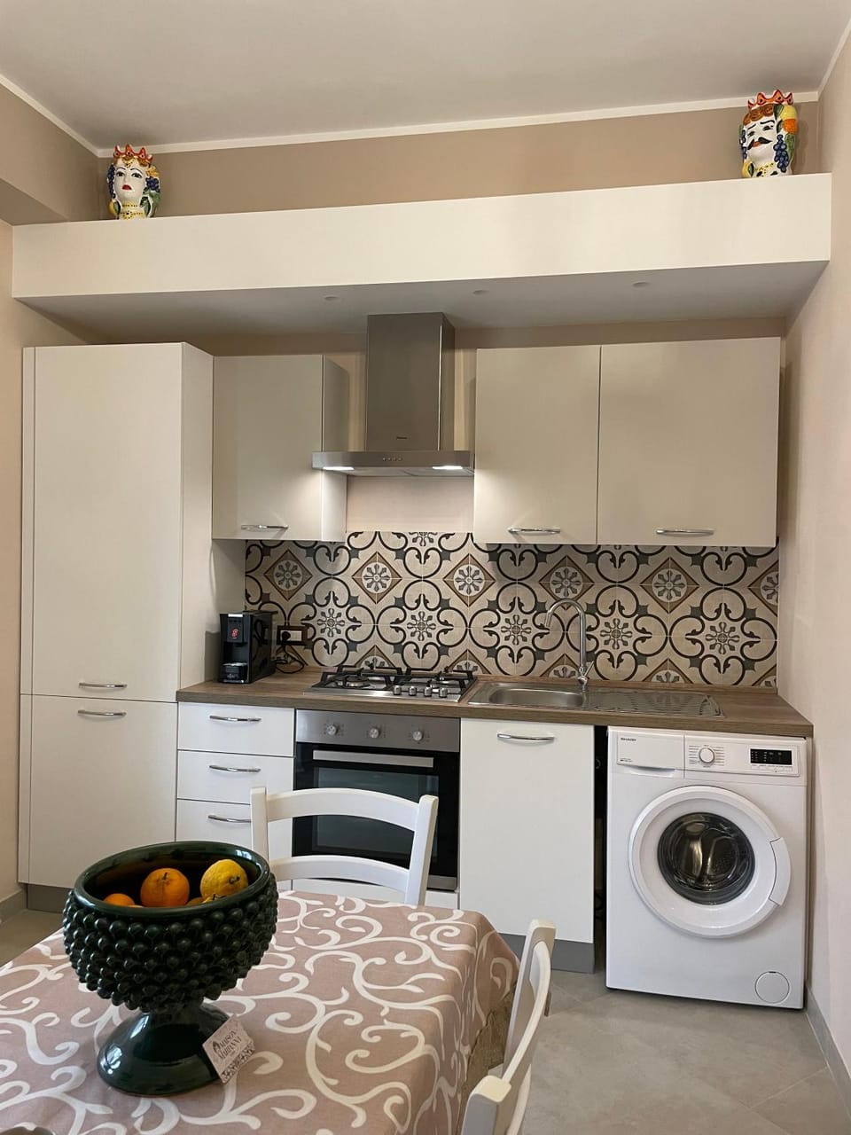 Kitchen or kitchenette, washing machine, kitchen