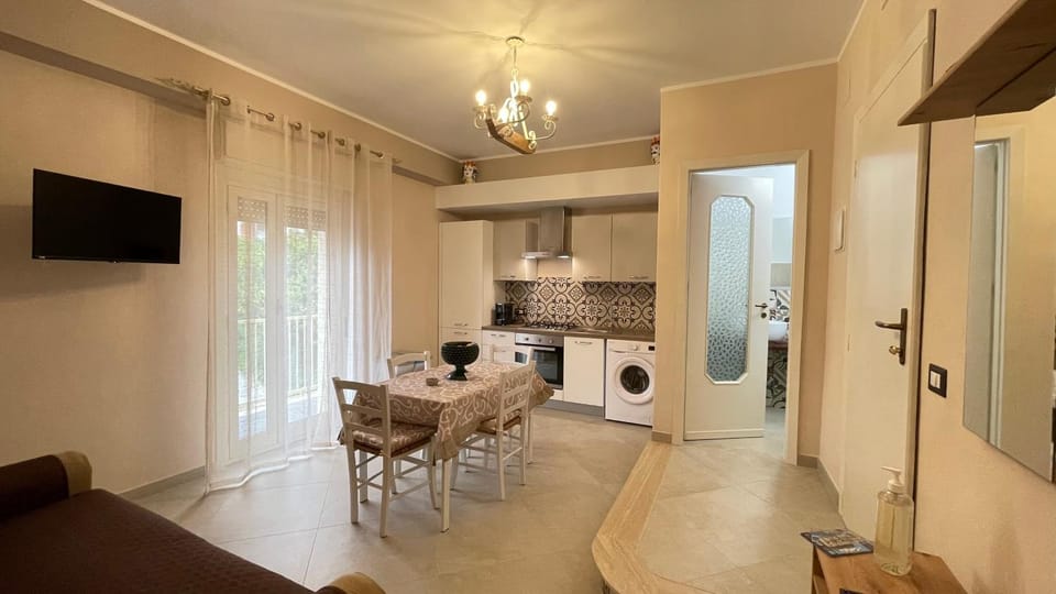 Kitchen or kitchenette, kitchen