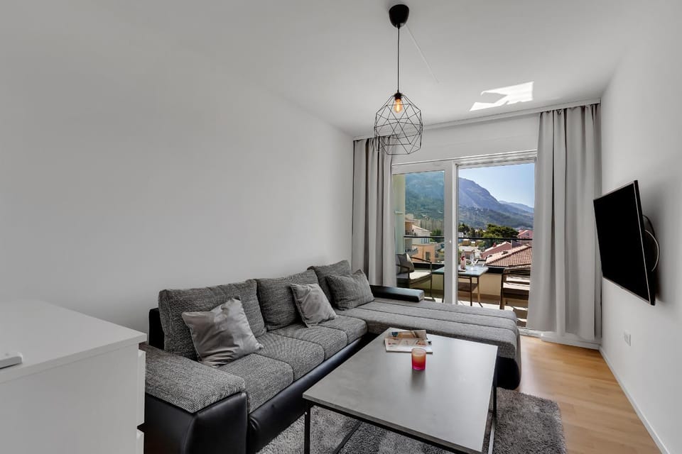 Living room, Seating area, Mountain view