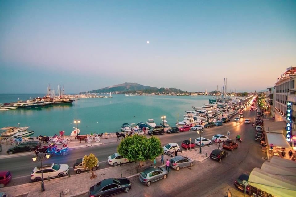 Nearby landmark, Day, People, Neighbourhood, Natural landscape, Balcony/Terrace, City view, Mountain view, Sea view, Street view, Location, group of guests, Parking