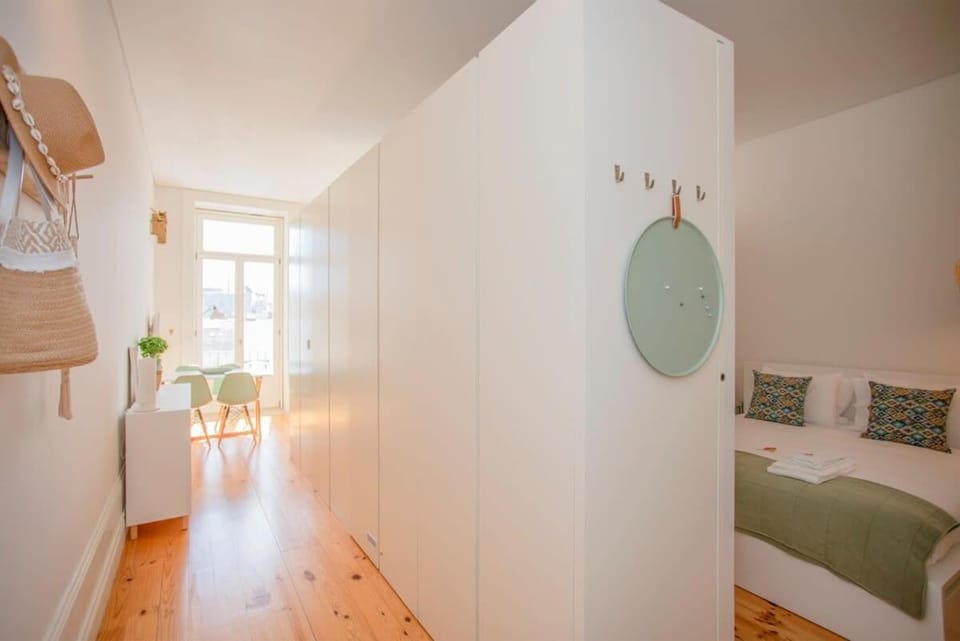 Liiiving in Porto - Downtown Balcony Studio Apartment in Porto