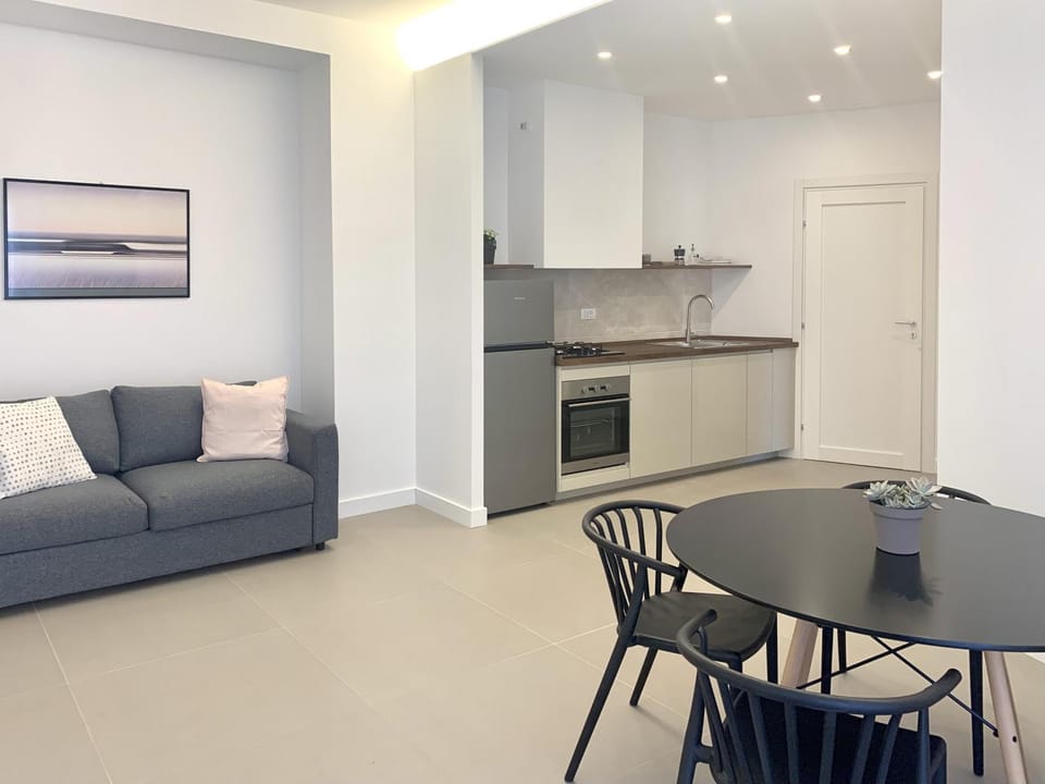 Kitchen or kitchenette, Living room, Seating area, Dining area, oven, stove