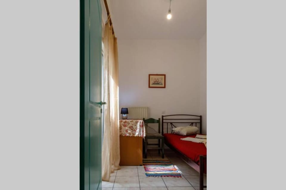 Ρήγας: Όμορφα στο Μεσολόγγι, Διαμέρισμα Β2 Apartment in Peloponnese, Western Greece and the Ionian