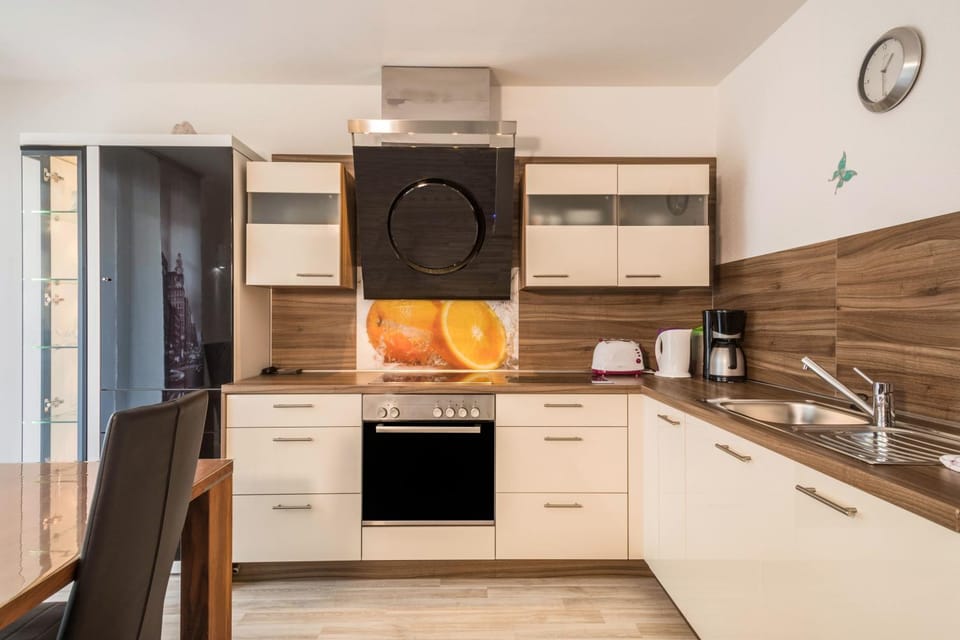 Kitchen or kitchenette, Living room