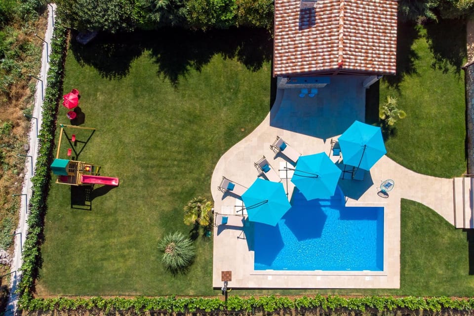 Bird's eye view, Pool view