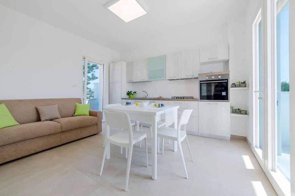 Kitchen or kitchenette, Living room, Dining area