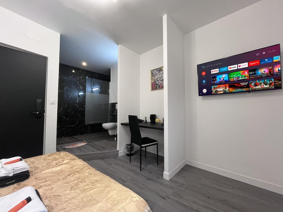 TV and multimedia, Photo of the whole room
