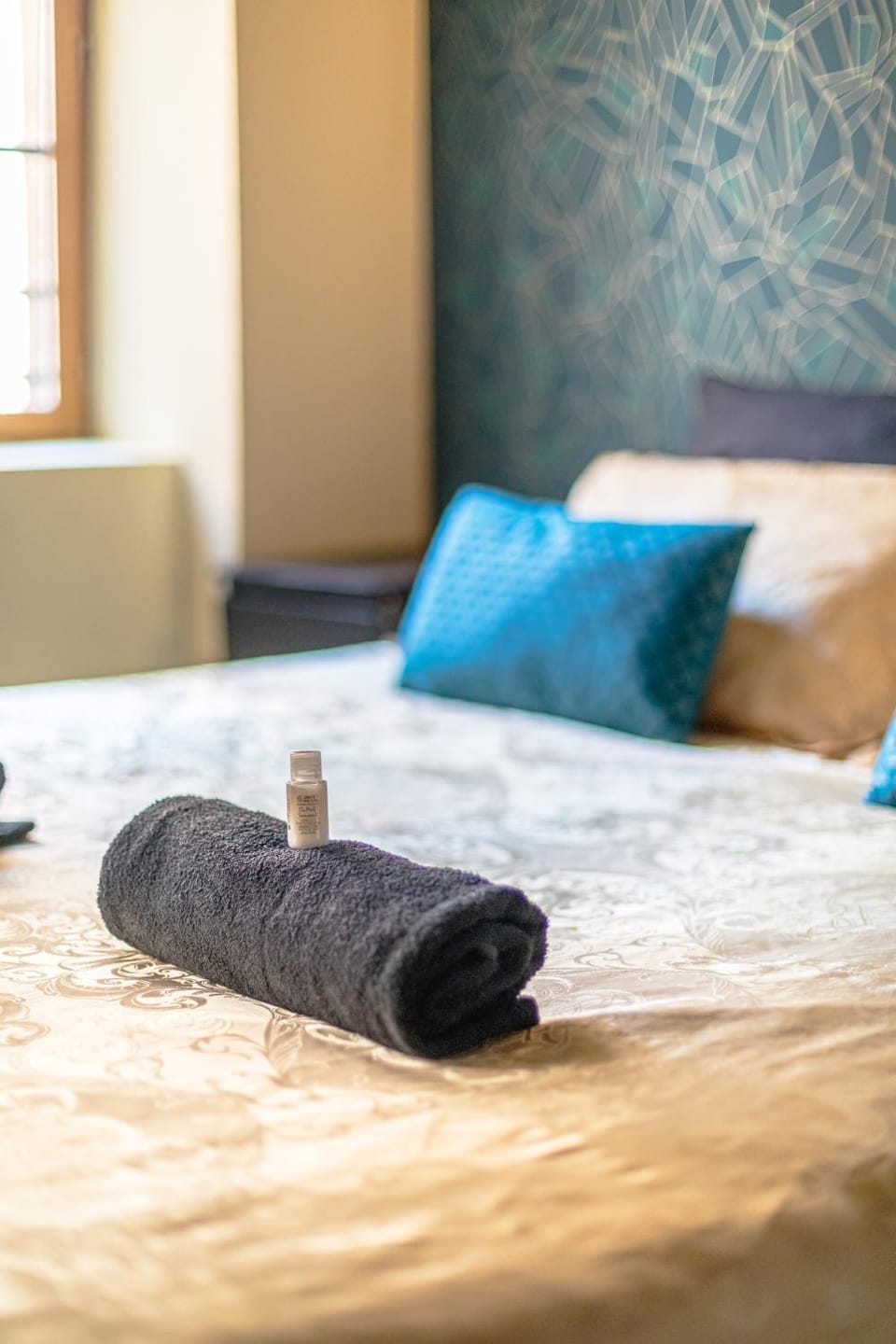 Bed, Bedroom, towels