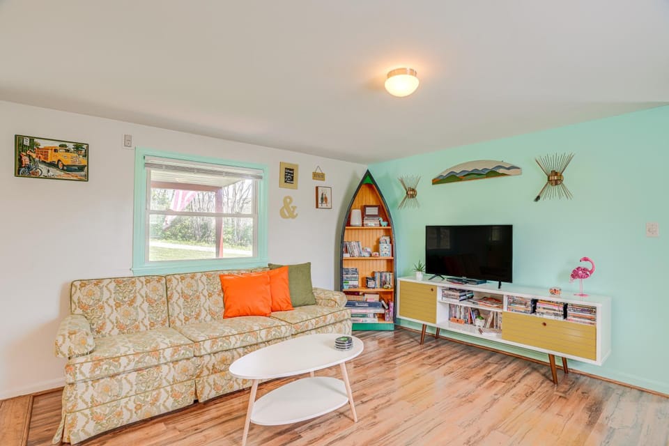 Waterfront Virginia Retreat w/ Canoe, Pets Welcome Apartment in Shenandoah Valley