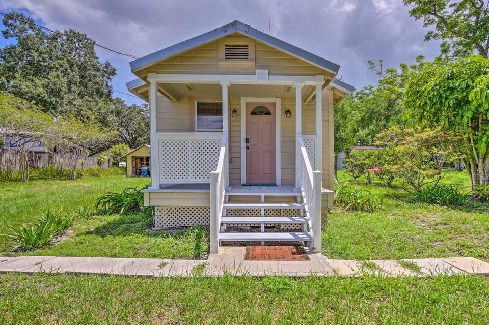 16 Mi to Disney: Cottage w/ Deck in Winter Garden House in Winter Garden