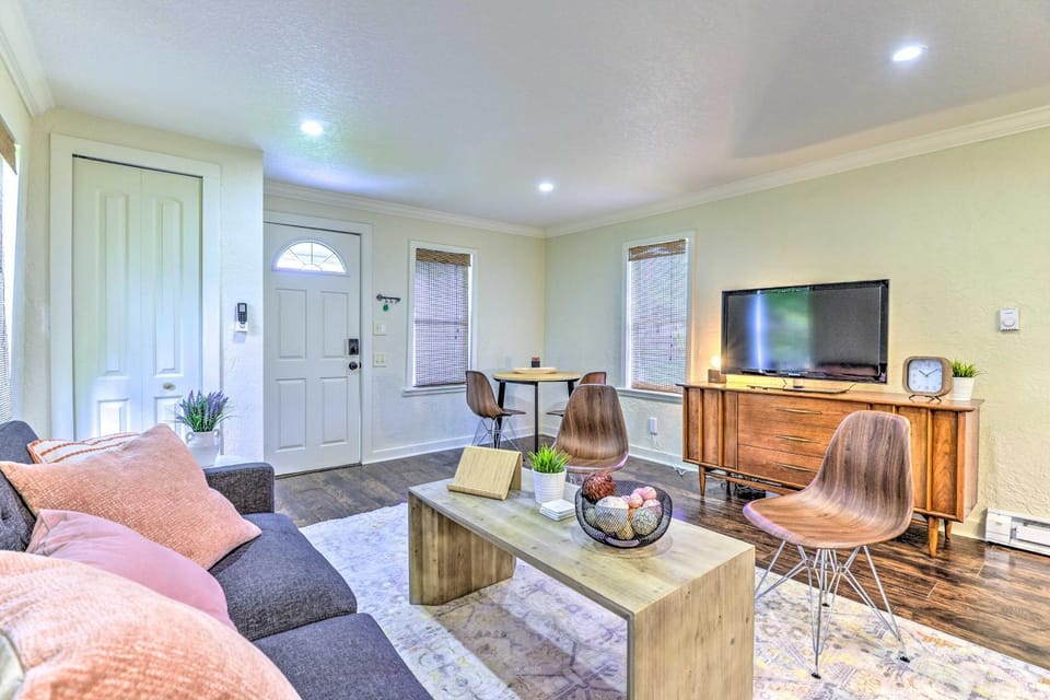 16 Mi to Disney: Cottage w/ Deck in Winter Garden House in Winter Garden