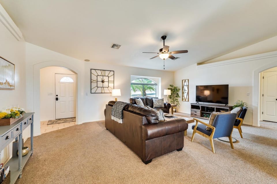 4 Mi to Lake Access: Home w/ Lake & Mtn Views! House in Lake Havasu City