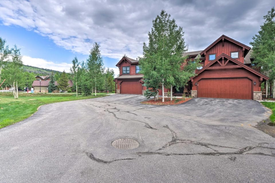 Private Hot Tub: Family Townhome in Breckenridge House in Breckenridge